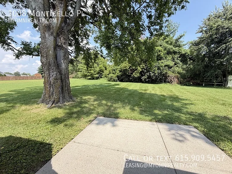 1008 Monticello Pl — Photo 2