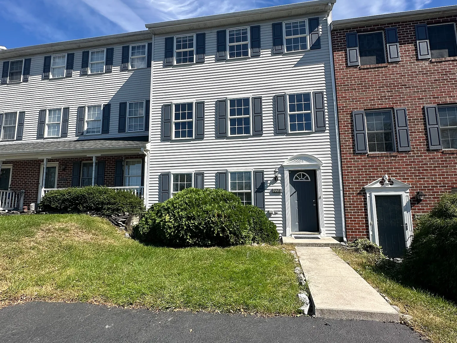 3 bed, 1.5 bath, $2,100 — Photo 3