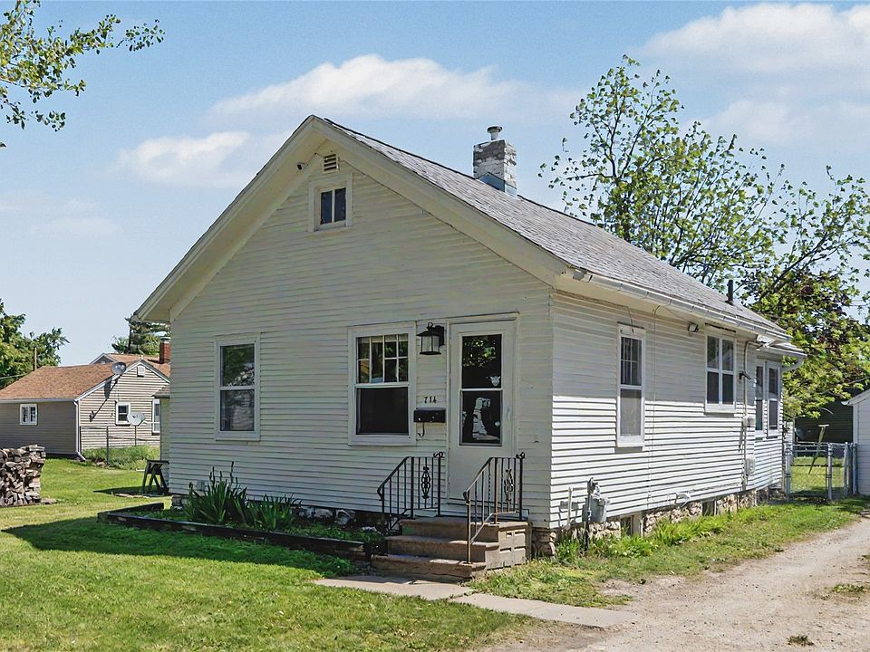 1st image of 714 31st St SE