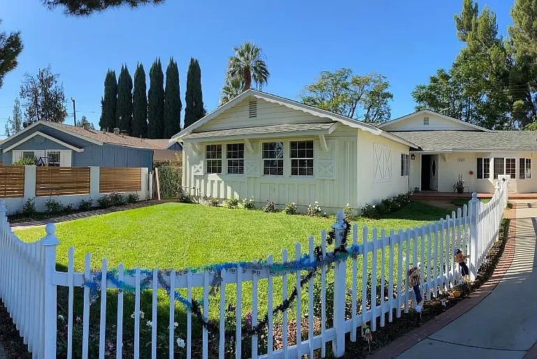 7423 Quimby Ave — Photo 1