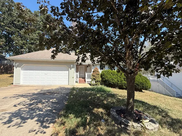 2749 Spring Meadow Pkwy, Branson, MO 65616