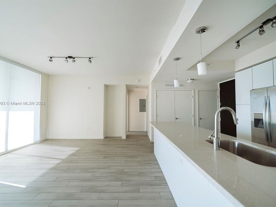 1st image of 999 SW 1st Ave APT 2712