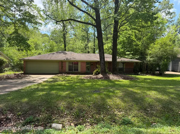 865 Fairfax Cir, Jackson, MS 39211