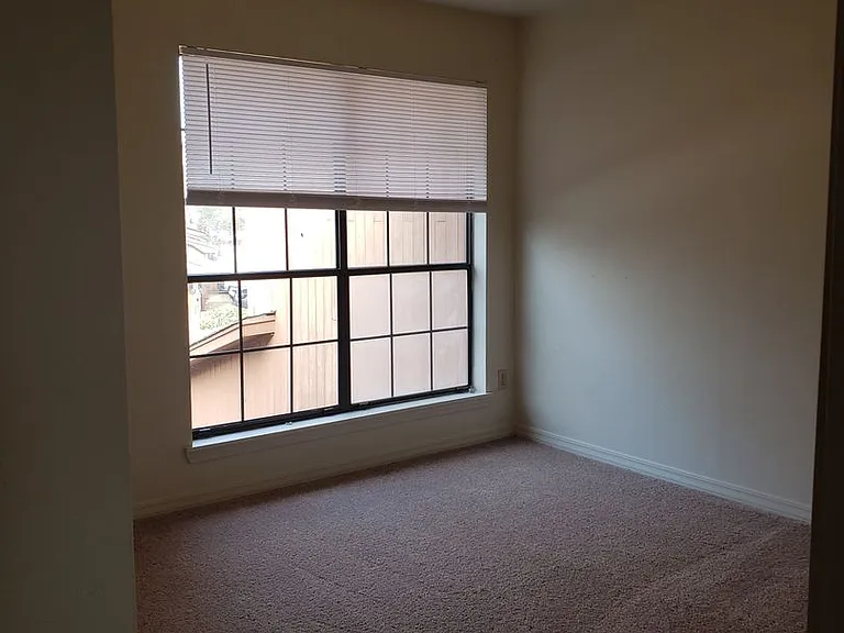 3360 Eastwood Dr — Photo 16