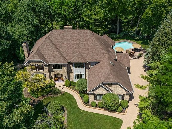 3rd image of 554 W Rosiland Rd N