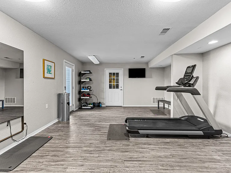 Silver Springs Apartments — Photo 21