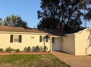 6208 Silver Lake Trl, Oakwood Hills, IL 60013