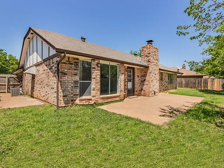 1006 W Neptune Rd — Photo 14