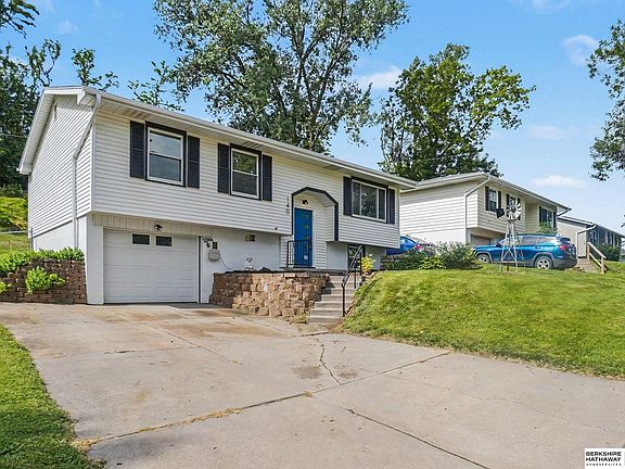 3rd image of 140 Debra Ave