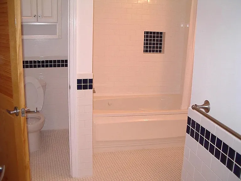 235 W Girard Ave — Photo 17