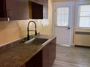 576 Burncoat St #2R, Worcester, MA 01606