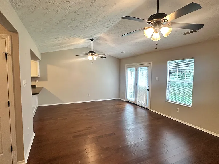 929 Ashley Michelle Ct — Photo 11
