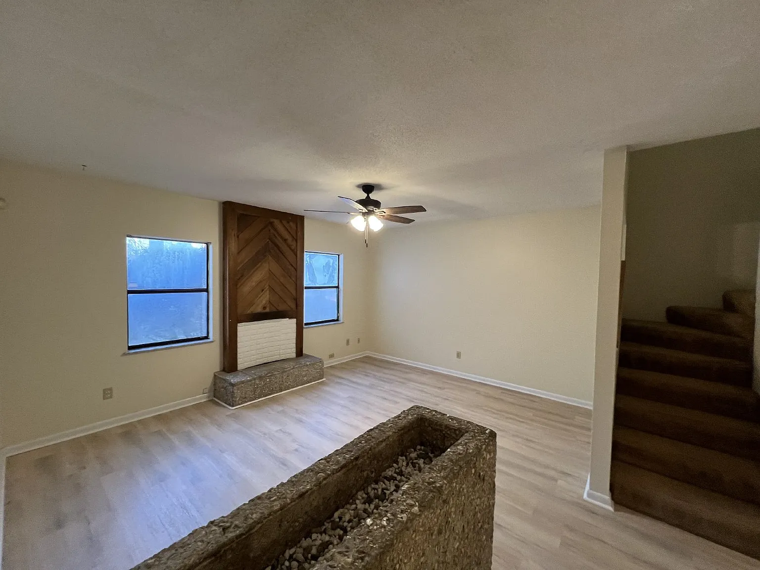 2 bed, 1.5 bath, 1008 sqft, $1,200 — Photo 2