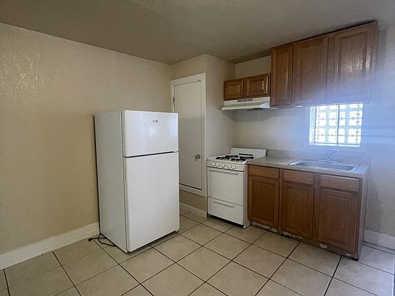 4th image of 3419 La Luz Ave #3