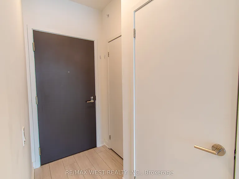 39 Mary St #1210 — Photo 4
