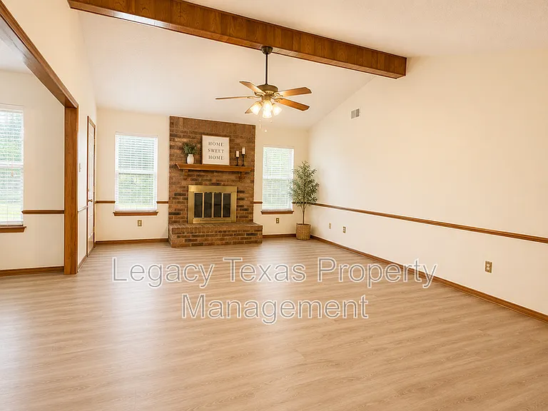 1203 Stonelake Dr — Photo 8