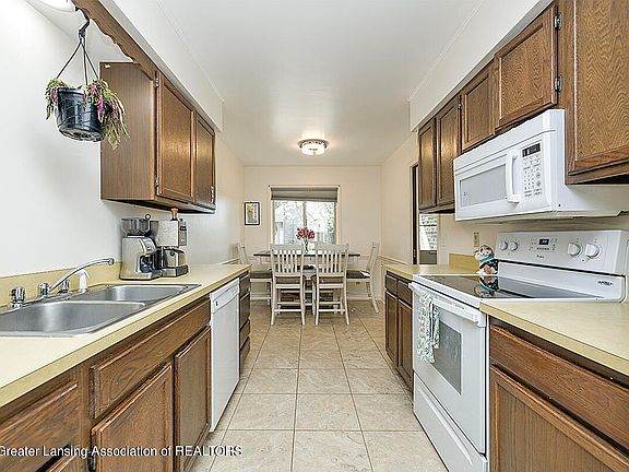 3rd image of 6003 Montevideo Dr Unit A