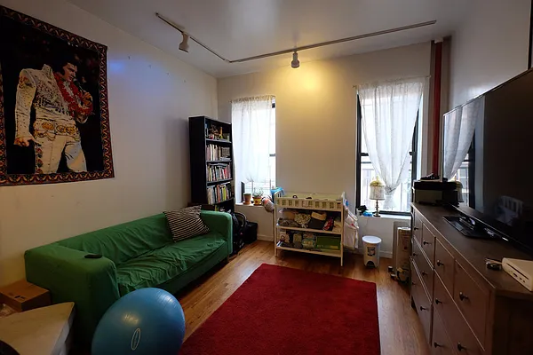 Rented by Keller Williams NYC | media 18