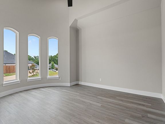 4th image of 4318 Peachtree Ln