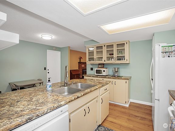 4th image of 1608 Alder Street SE