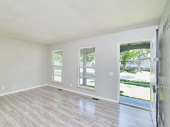 5th image of 2498 Carousel Ct