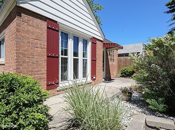2nd image of 5844 N Oriole Ave