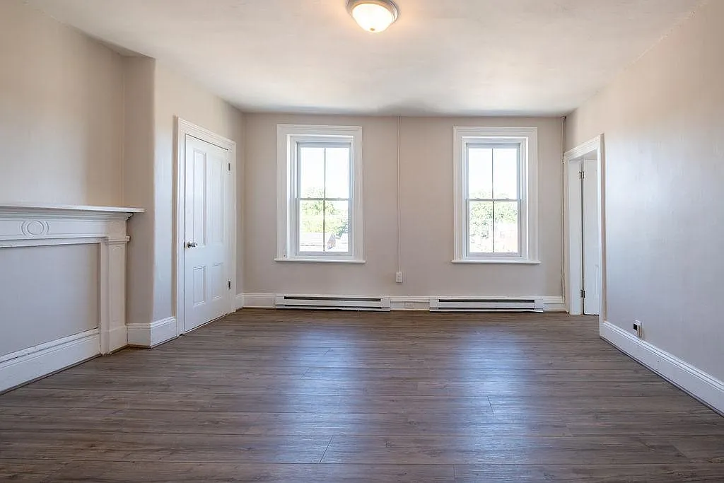2 bed, 900 sqft, $1,800 — Photo 1