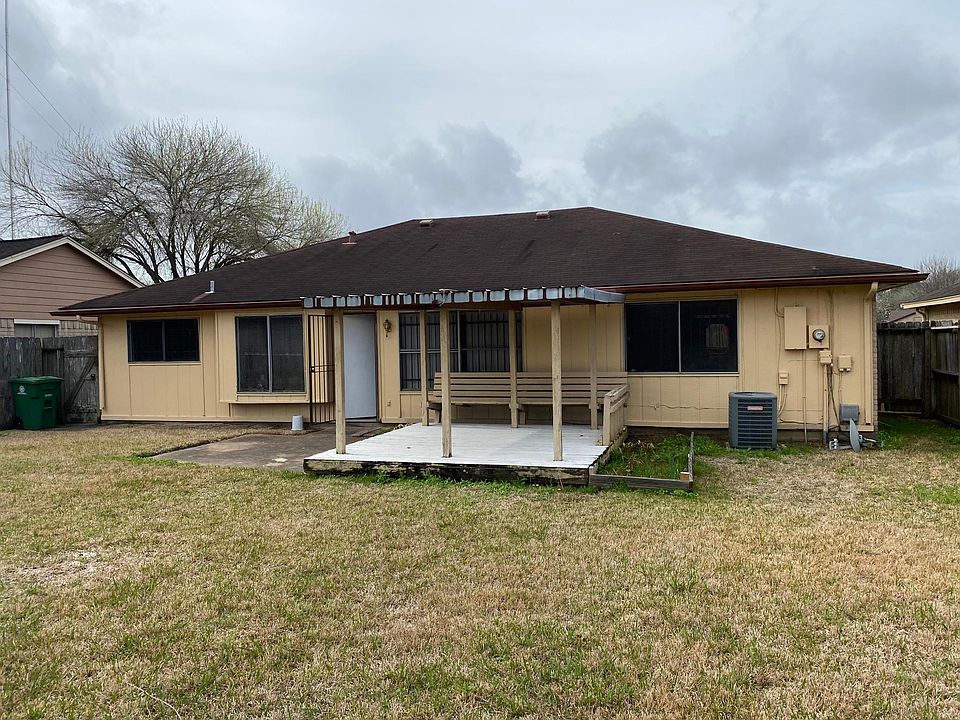 2nd image of 8330 N Meadow Bird Cir