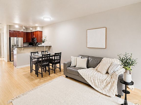 3rd image of 7322 Rainier Avenue S #502