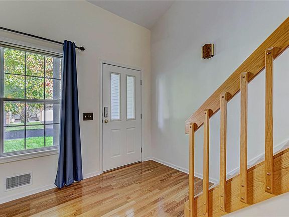 5th image of 1285 Courtney Dr