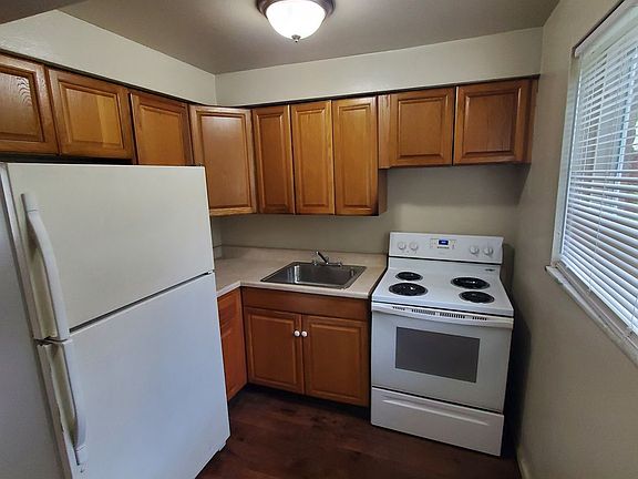 3rd image of 2929 Hoover Ave #5