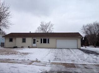 622 Adams St, Shakopee, MN 55379