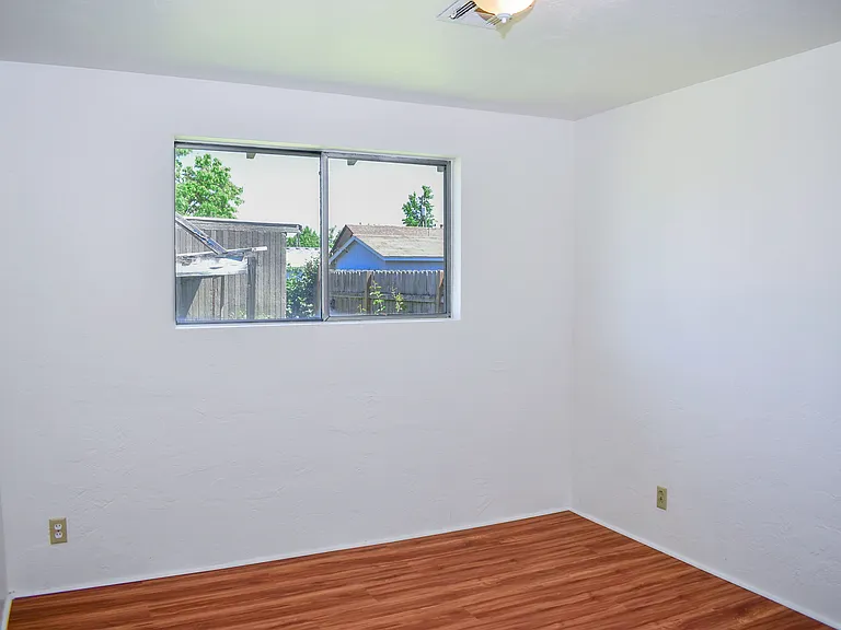 2824 Howard Ave — Photo 6