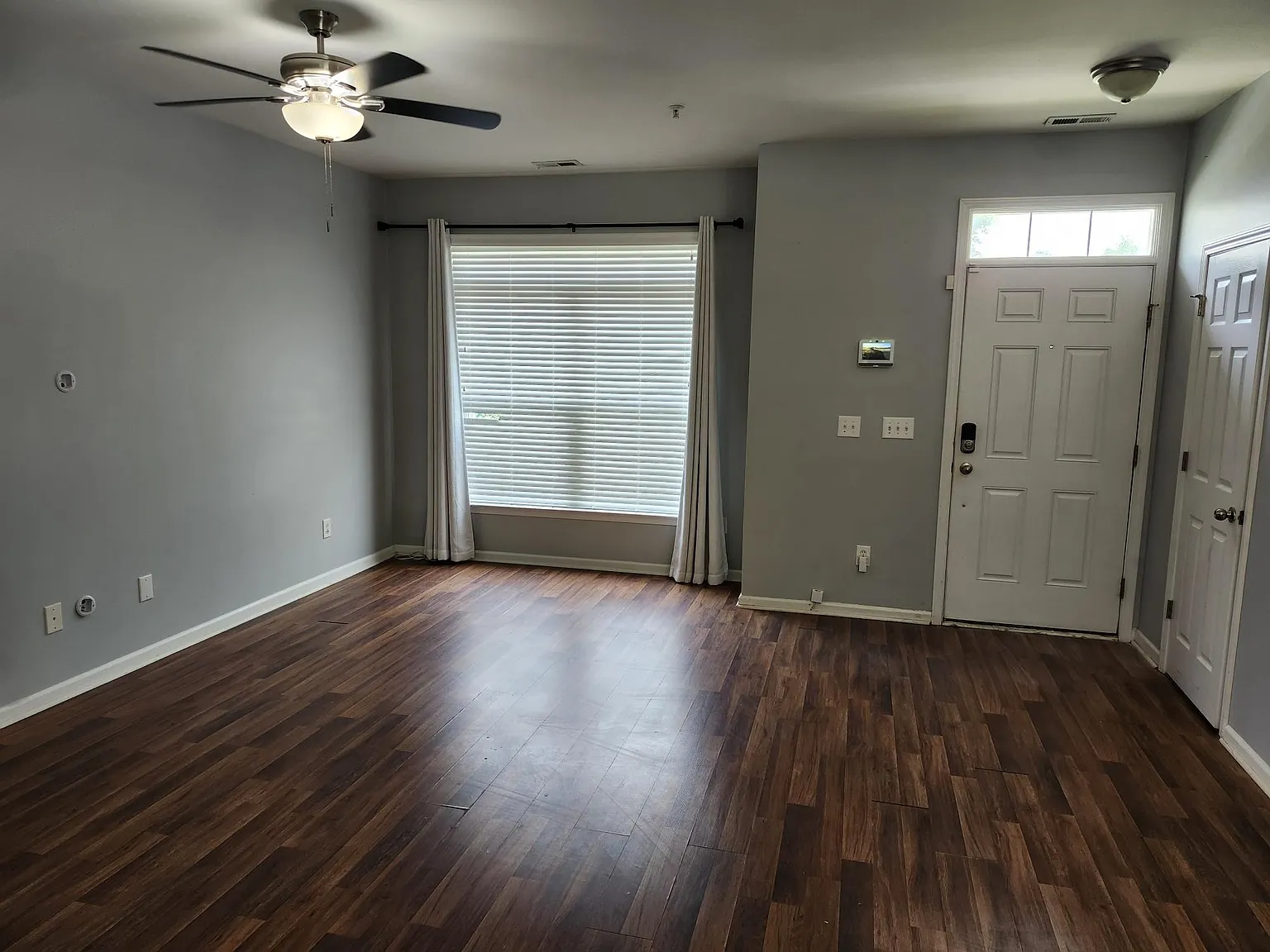 3 bed, 2.5 bath, 1730 sqft, $1,900 — Photo 2