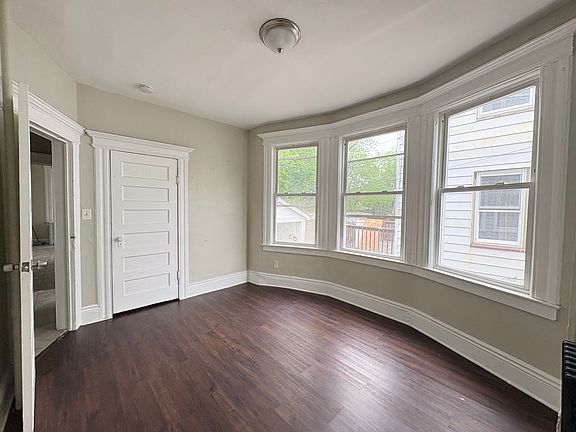 3rd image of 267 Halsted St Floor 2