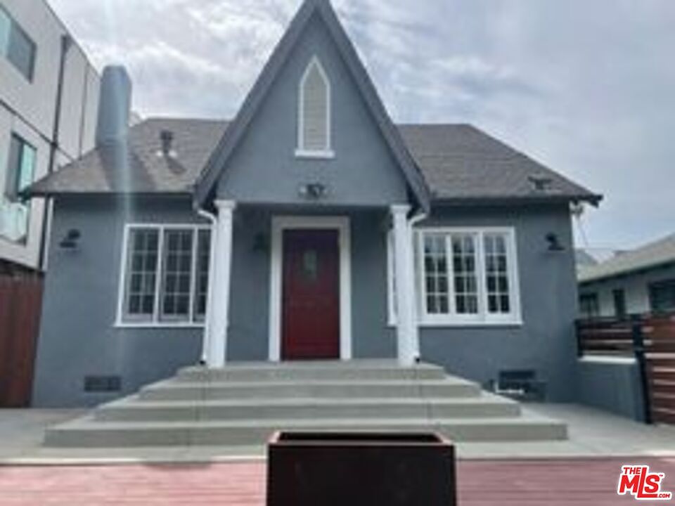 1st image of 817 N Harvard Blvd