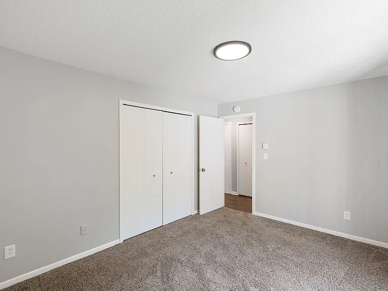 5230 Pointe Dr — Photo 11