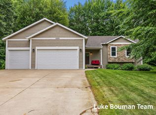 13274 Stoneway Ct, Nunica, MI 49448