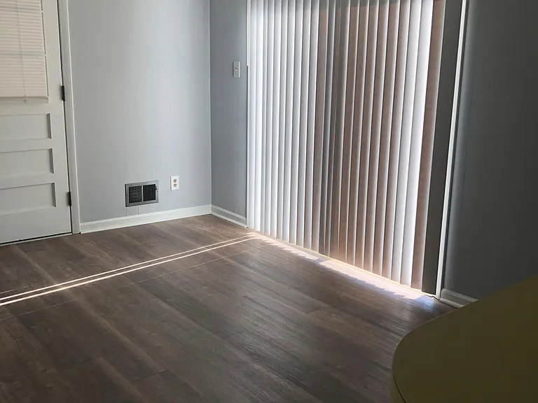 423 Grove St — Photo 8