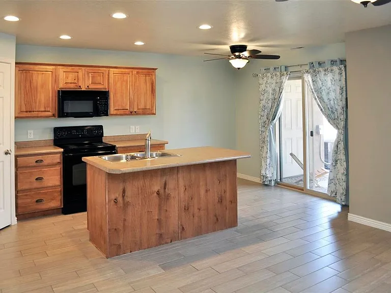 3155 S Hidden Valley Dr #290 — Photo 2
