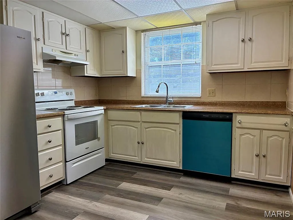 3 bed, 4.0 bath, 1944 sqft, $2,150 — Photo 4