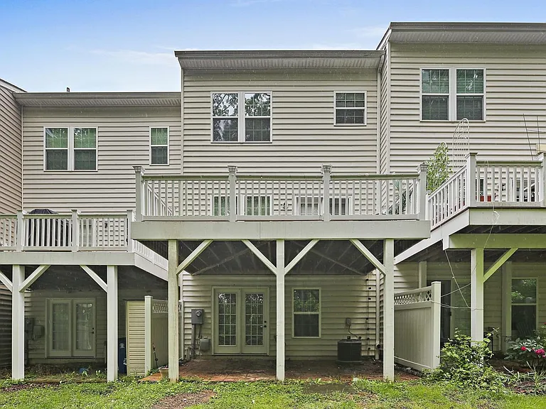 11675 Emerald Green Dr — Photo 29