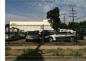 2nd image of 2015 E Compton Blvd
