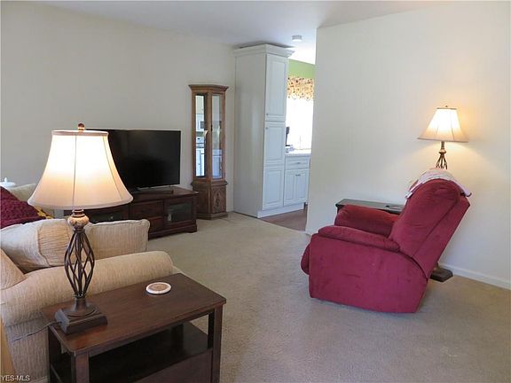3rd image of 457 Laurel Dr