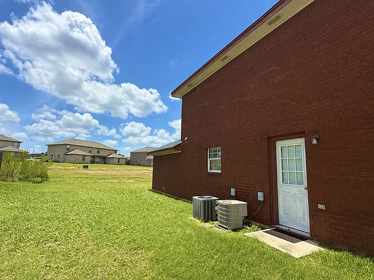 4104 Terri Linn Dr #B — Photo 12