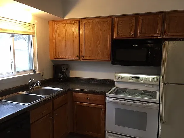 22164 Seminole St — Photo 2