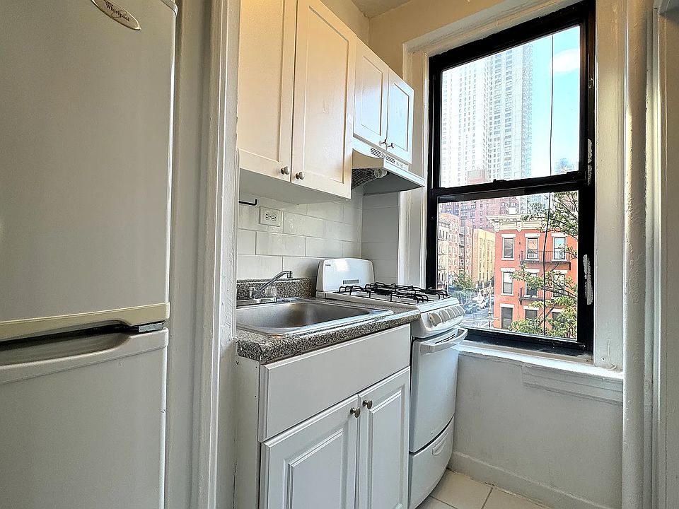 2nd image of 401 E 58th St APT A12