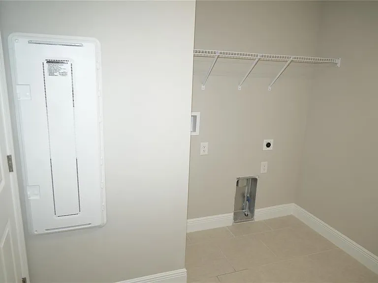 5450 Wayfarer Ave — Photo 28
