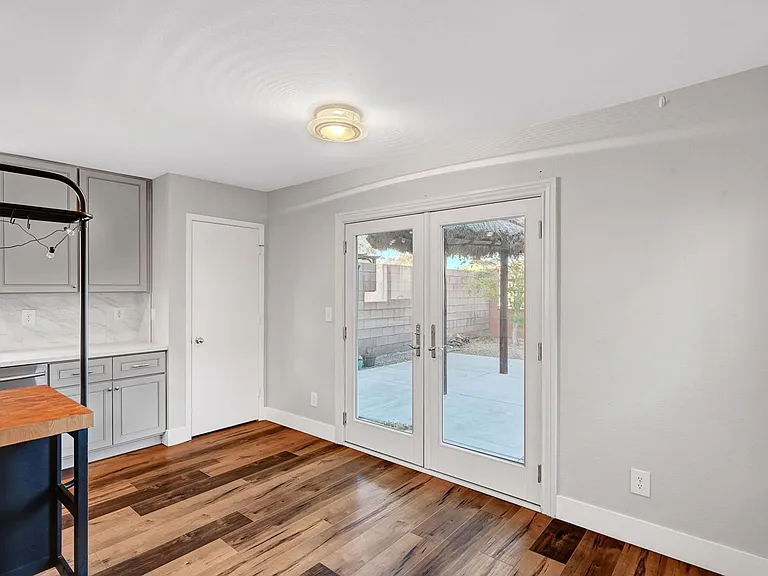 812 Sistine St — Photo 8