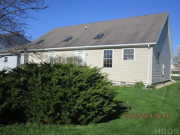 4th image of 860 Shields Dr